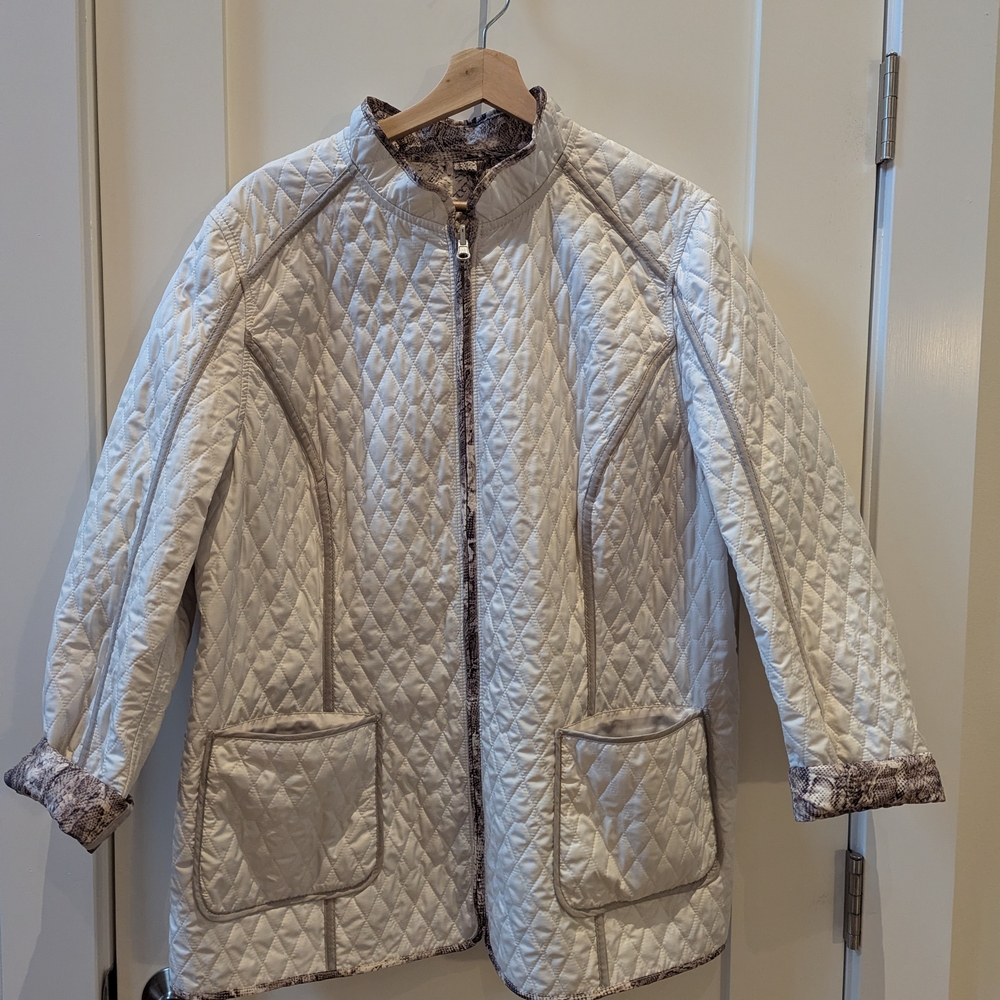 Quilted Jacket with Zip Closure - Picture 4 of 7